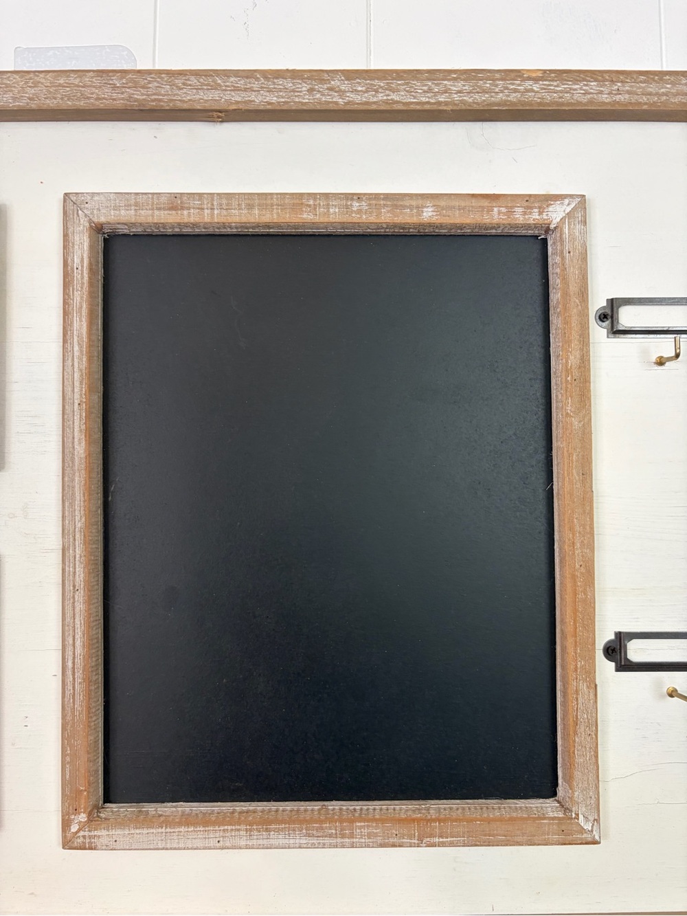 Urban Barn Wall Organizer Chalkboard Photo Frame Key Hooks Farmhouse Rustic New - Picture 4 of 10